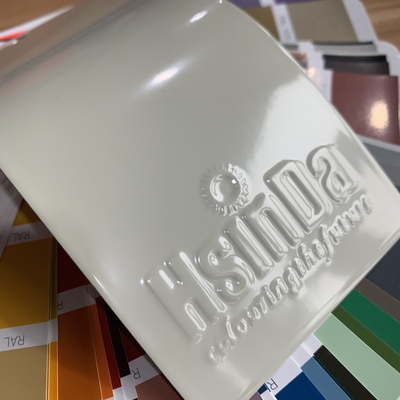 ISO-gecertificeerd hoogglanzend RAL7024 RAL7040 Polyesterpoedercoating Metalen oppervlakken Duurzame verfspray