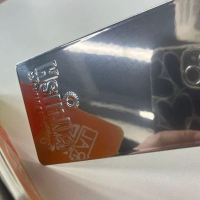 Spiegelchroom poedercoating met bijna spiegelende afwerking, corrosie- en krasbestendigheid, en geen hexavalent chroom voor metalen oppervlakken